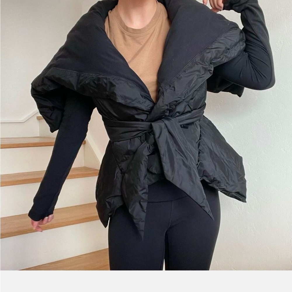 Lululemon Puffer Wrap / Down to the studio